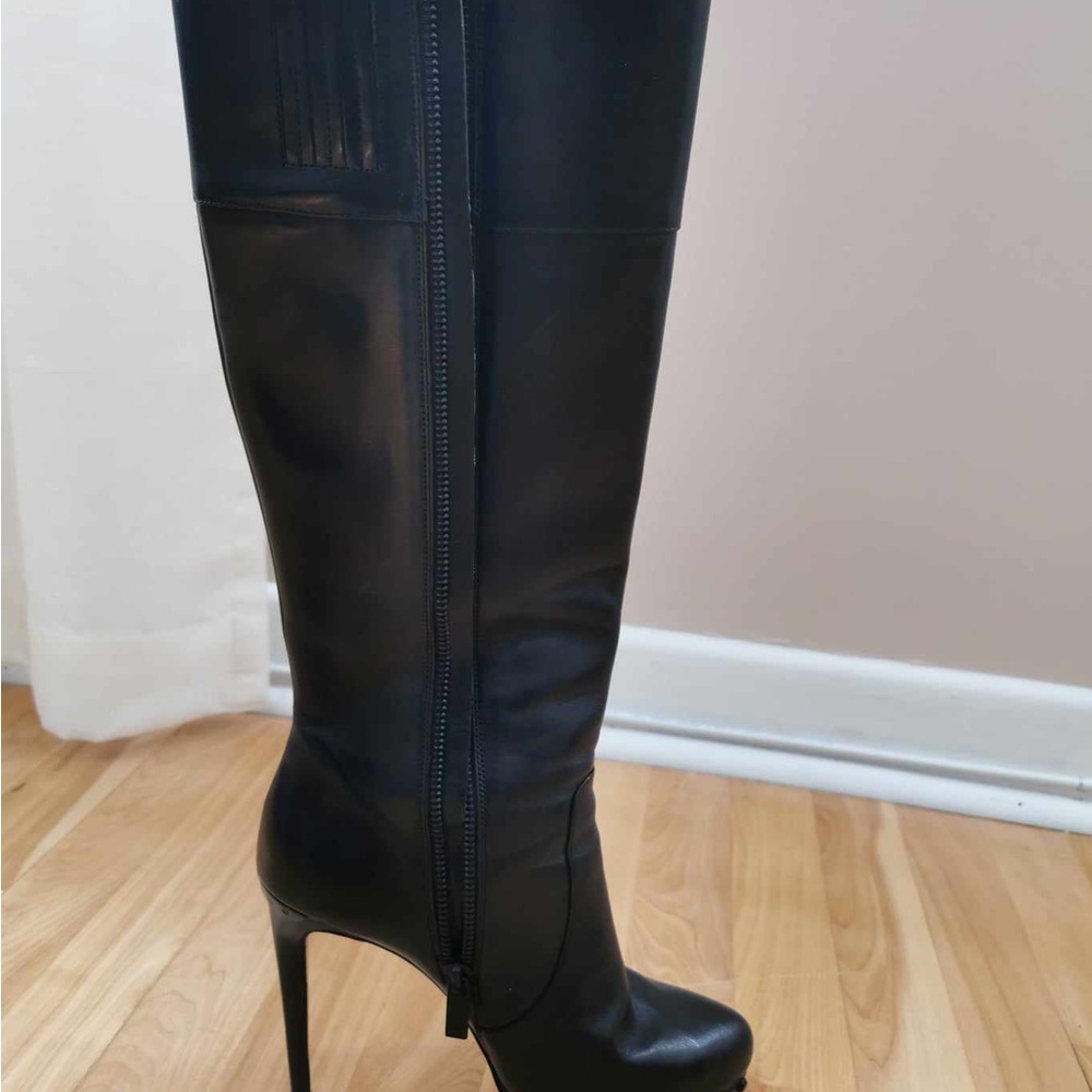Michael Kors women boots size 6.5